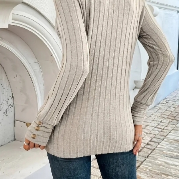 New Ribbed grey Sweater - Picture 3 of 3